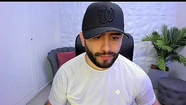 Snapshot of jhon_bear03 chatting on January 2025 11:13:01 AM jhon bear03 online show from January 2025 11:13:01 AM