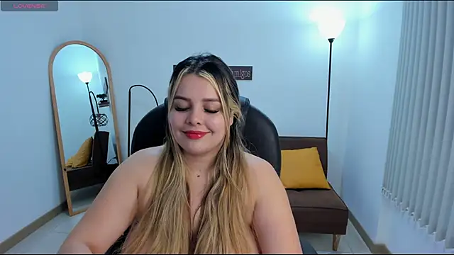 Snapshot of camiilaa1 chatting on January 2025 05:37:02 AM camiilaa1 online show from January 2025 05:37:02 AM