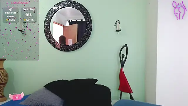 Snapshot of Sofia_Franco_ chatting on January 2025 07:05:01 PM Sofia Franco online show from January 2025 07:05:01 PM