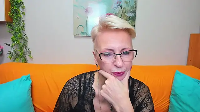 iamyourdream89 online show from December 2025 01:09:02 PM