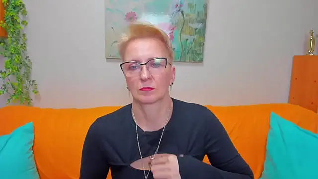 iamyourdream89 online show from February 2026 02:44:01 PM