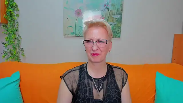 iamyourdream89 online show from March 2026 12:11:01 PM