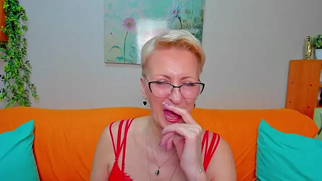 iamyourdream89 online show from March 2026 10:18:02 AM