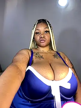 Snapshot of Yung-Missy chatting on December 2024 06:04:02 AM Yung-Missy online show from December 2024 06:04:02 AM