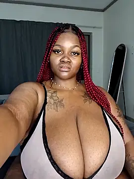 Snapshot of Yung-Missy chatting on October 2025 08:18:02 PM Yung-Missy online show from October 2025 08:18:02 PM