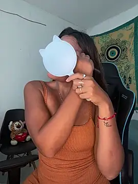 fenixgre online show from October 2025 06:57:02 PM