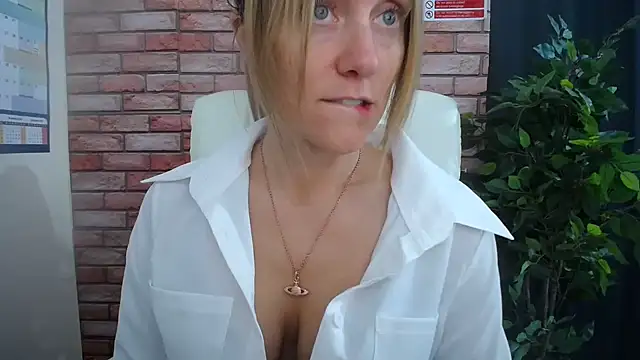 Snapshot of HarleyRebz chatting on October 2025 08:07:01 AM HarleyRebz online show from October 2025 08:07:01 AM