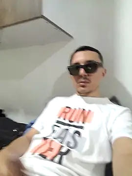 Snapshot of axeldaviid chatting on November 2025 03:20:02 AM axeldaviid online show from November 2025 03:20:02 AM