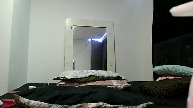 Snapshot of dolcemacca chatting on January 2025 03:59:01 AM dolcemacca online show from January 2025 03:59:01 AM