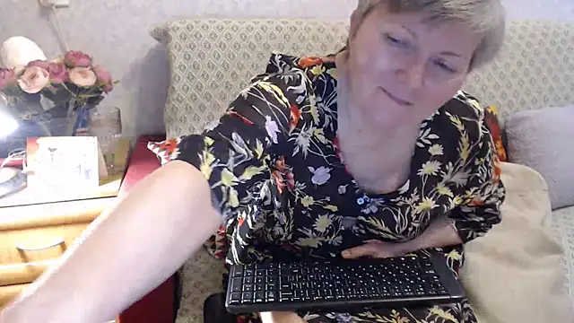 Snapshot of zarinafonliberman chatting on June 2026 06:02:01 PM zarinafonliberman online show from June 2026 06:02:01 PM
