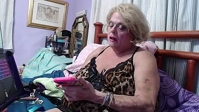 Snapshot of BigClitMelody chatting on January 2025 03:42:02 AM BigClitMelody online show from January 2025 03:42:02 AM