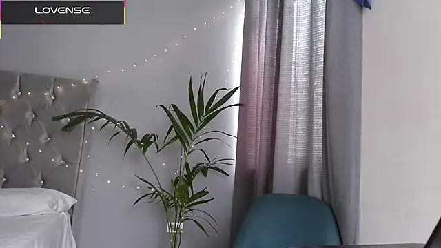 Snapshot of mini_kunis chatting on December 2025 07:53:02 PM mini kunis online show from December 2025 07:53:02 PM