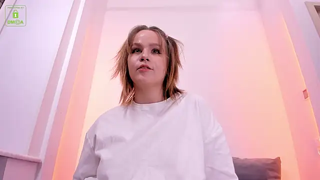 Snapshot of ErikaLust chatting on December 2024 04:12:01 AM ErikaLust online show from December 2024 04:12:01 AM