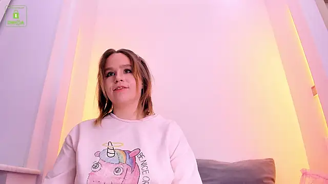 Snapshot of ErikaLust chatting on January 2025 04:12:01 AM ErikaLust online show from January 2025 04:12:01 AM