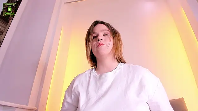 Snapshot of ErikaLust chatting on March 2025 04:14:01 AM ErikaLust online show from March 2025 04:14:01 AM