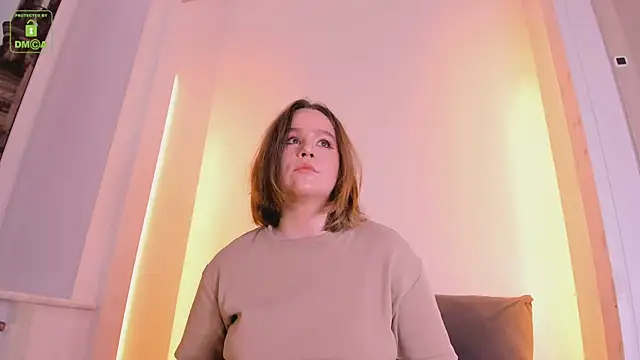 Snapshot of ErikaLust chatting on October 2025 04:09:01 AM ErikaLust online show from October 2025 04:09:01 AM