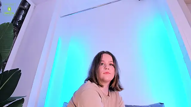 Snapshot of ErikaLust chatting on October 2025 04:13:02 AM ErikaLust online show from October 2025 04:13:02 AM