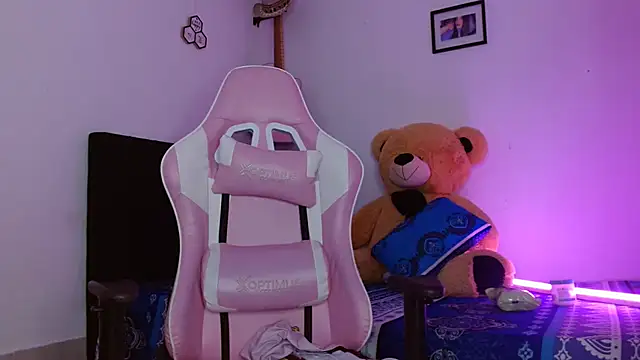 Dakota bumm online show from November 2025 07:57:01 PM