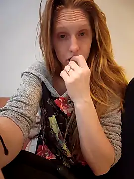 Snapshot of GoldenFlameGoddess chatting on February 2025 10:43:01 PM GoldenFlameGoddess online show from February 2025 10:43:01 PM