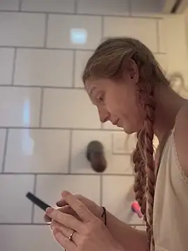 Snapshot of GoldenFlameGoddess chatting on February 2025 06:48:02 PM GoldenFlameGoddess online show from February 2025 06:48:02 PM