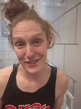 Snapshot of GoldenFlameGoddess chatting on February 2025 11:33:02 PM GoldenFlameGoddess online show from February 2025 11:33:02 PM