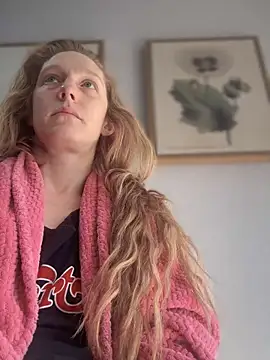 Snapshot of GoldenFlameGoddess chatting on February 2025 05:28:01 PM GoldenFlameGoddess online show from February 2025 05:28:01 PM