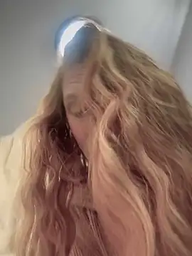 Snapshot of GoldenFlameGoddess chatting on February 2025 07:56:02 PM GoldenFlameGoddess online show from February 2025 07:56:02 PM