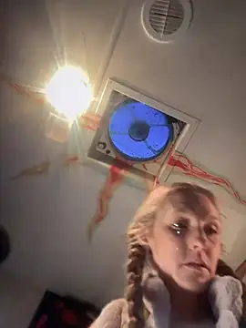 Snapshot of GoldenFlameGoddess chatting on March 2025 02:15:01 AM GoldenFlameGoddess online show from March 2025 02:15:01 AM