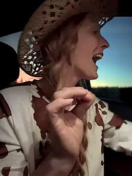 Snapshot of GoldenFlameGoddess chatting on November 2025 01:29:02 AM GoldenFlameGoddess online show from November 2025 01:29:02 AM