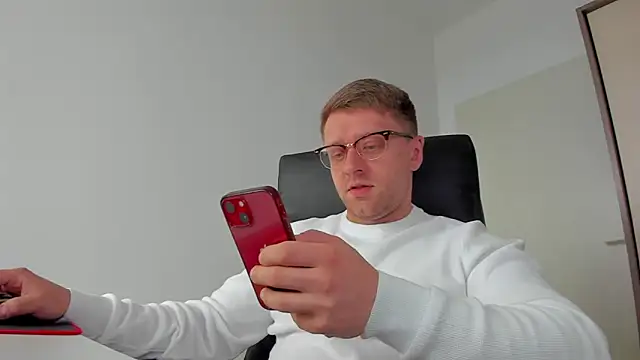 Snapshot of Findom_guy chatting on March 2025 09:31:02 AM Findom guy online show from March 2025 09:31:02 AM