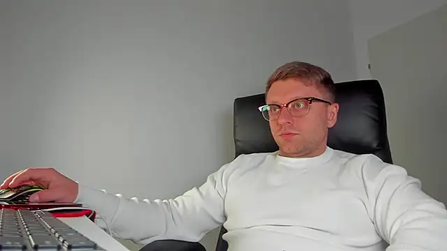 Snapshot of Findom_guy chatting on March 2025 04:26:02 PM Findom guy online show from March 2025 04:26:02 PM