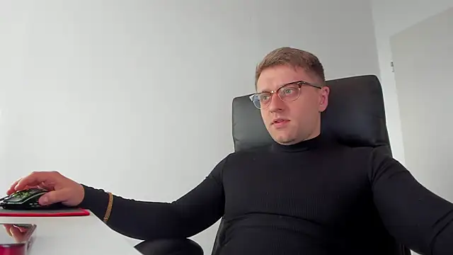 Snapshot of Findom_guy chatting on March 2025 12:45:02 PM Findom guy online show from March 2025 12:45:02 PM