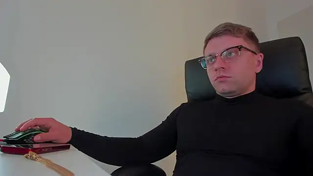 Snapshot of Findom_guy chatting on March 2025 03:51:02 PM Findom guy online show from March 2025 03:51:02 PM