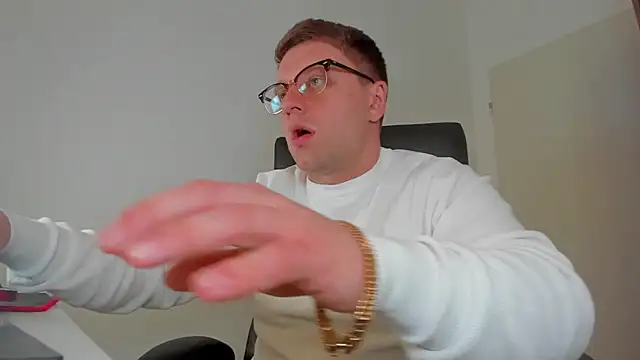 Snapshot of Findom_guy chatting on March 2025 03:09:01 PM Findom guy online show from March 2025 03:09:01 PM