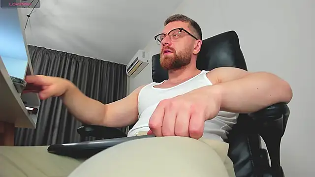 Snapshot of Findom_guy chatting on February 2026 02:15:02 PM Findom guy online show from February 2026 02:15:02 PM