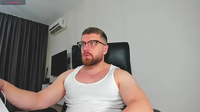 Snapshot of Findom_guy chatting on February 2026 06:01:02 PM Findom guy online show from February 2026 06:01:02 PM