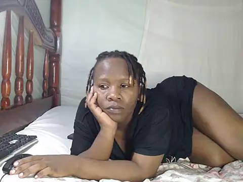 Queentesi online show from May 2026 10:41:02 PM