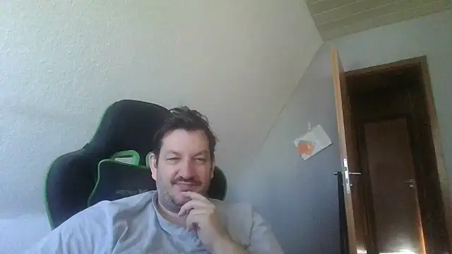 Golffahrer1982 online show from April 2026 07:12:01 AM