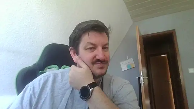 Golffahrer1982 online show from May 2026 09:25:02 AM