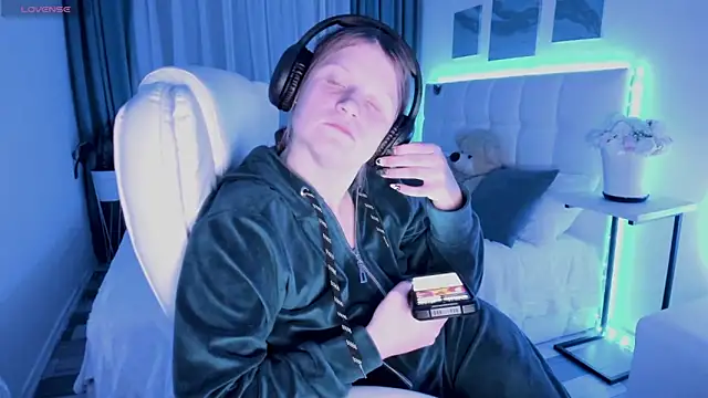 Kathlyn  Heath online show from February 2025 11:15:01 PM