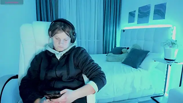 Kathlyn  Heath online show from February 2025 06:43:01 PM