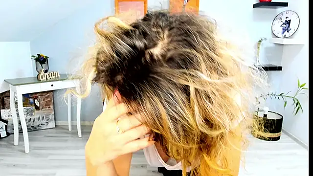 Cassandra Hotty online show from December 2024 10:45:02 AM