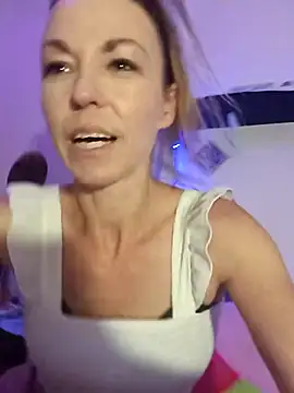 Snapshot of cammyquart chatting on November 2025 05:07:02 AM cammyquart online show from November 2025 05:07:02 AM