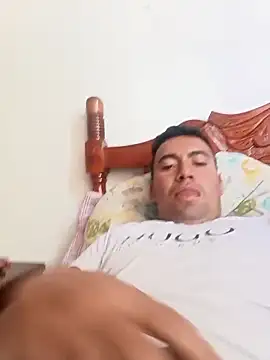 Snapshot of Diego_leon27 chatting on February 2025 03:32:02 PM Diego leon27 online show from February 2025 03:32:02 PM