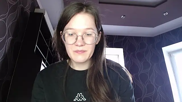 Snapshot of MiriamOr chatting on March 2025 08:18:02 AM MiriamOr online show from March 2025 08:18:02 AM