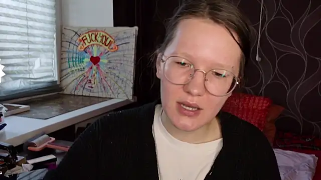 Snapshot of MiriamOr chatting on October 2025 08:13:02 AM MiriamOr online show from October 2025 08:13:02 AM