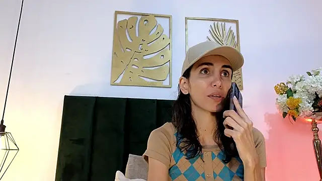 Nina Cavaali online show from September 2025 02:22:02 PM