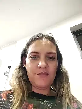 Snapshot of Mia_Hampton chatting on January 2025 04:04:01 AM Mia Hampton online show from January 2025 04:04:01 AM