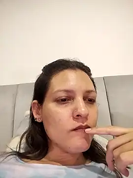 Snapshot of Mia_Hampton chatting on February 2025 08:36:01 PM Mia Hampton online show from February 2025 08:36:01 PM