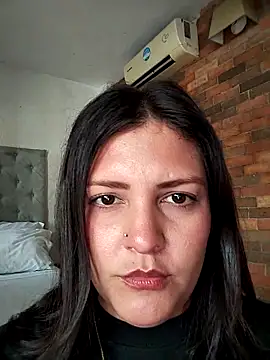 Snapshot of Mia_Hampton chatting on October 2025 06:39:01 PM Mia Hampton online show from October 2025 06:39:01 PM